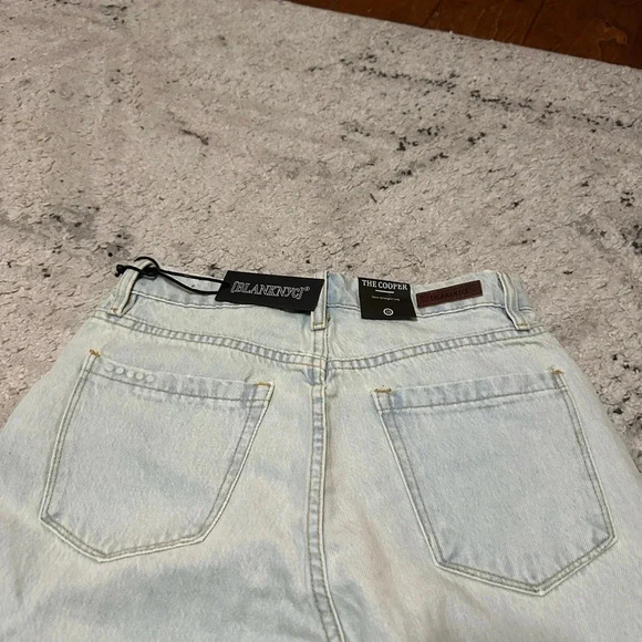 BLANKNYC THE COOPER SLIM STRAIGHT LEG WITH LEG SLITS NWT SIZE 26 - Picture 8 of 9